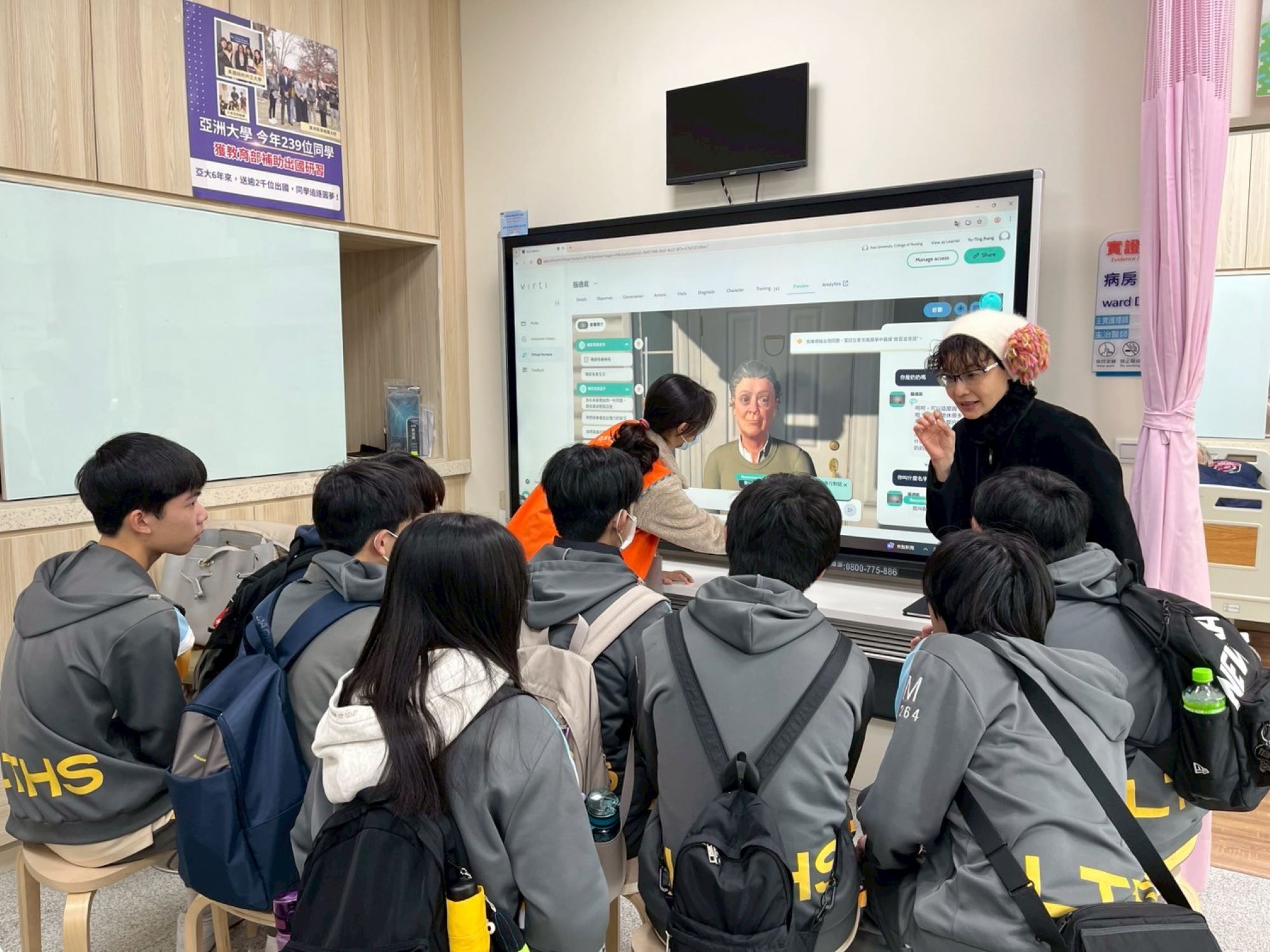 高中生透過生成式 AI x元宇宙教案，與虛擬爺奶進行智慧溝通體驗。