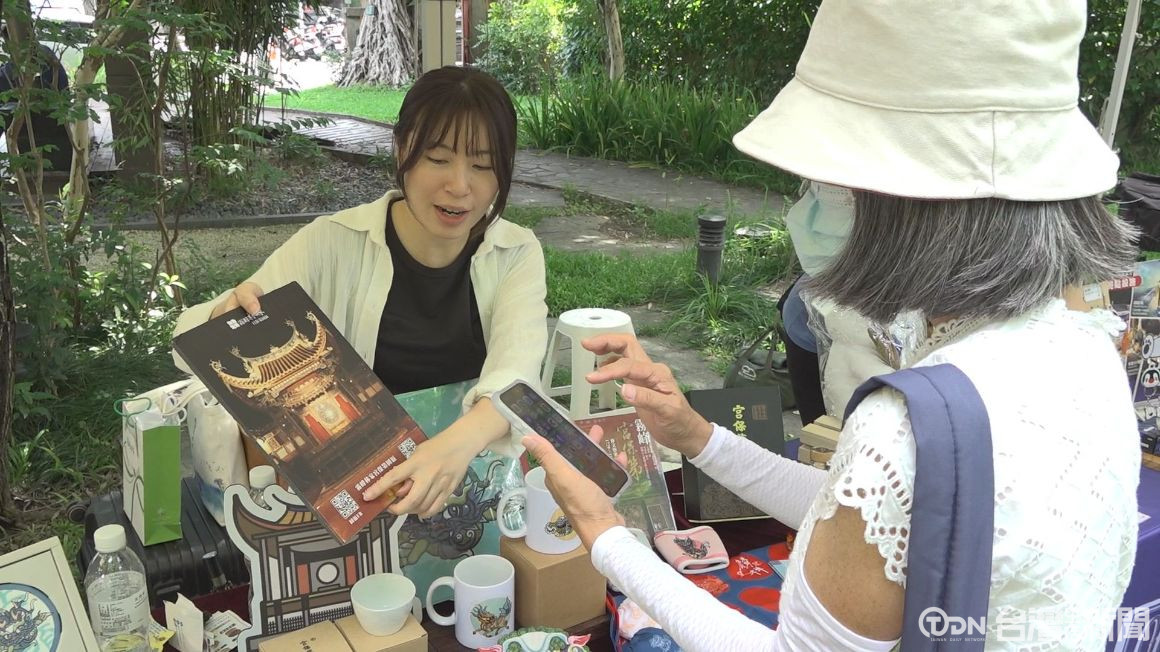 ▲藝文博物館開幕市集吸引不少大小朋友體驗同樂。記者 /林佳樺 攝。