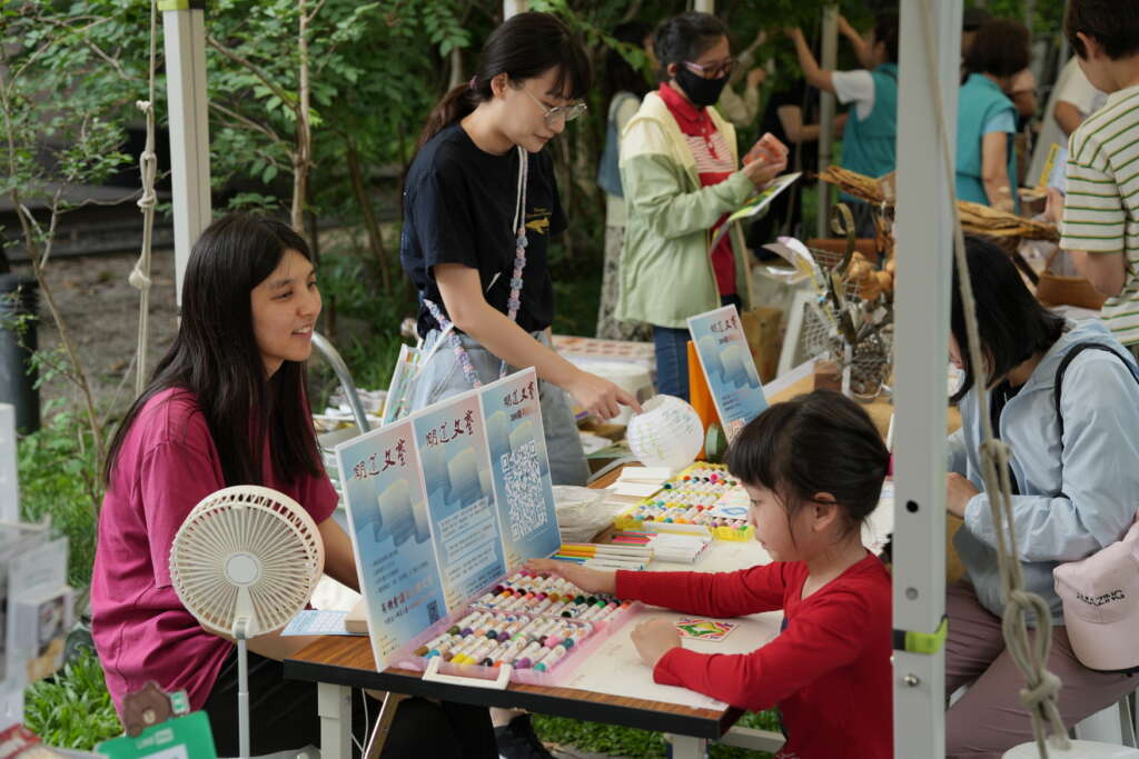 ▲中市518博物館歡城市大小朋友參與文化館舍DIY活動。