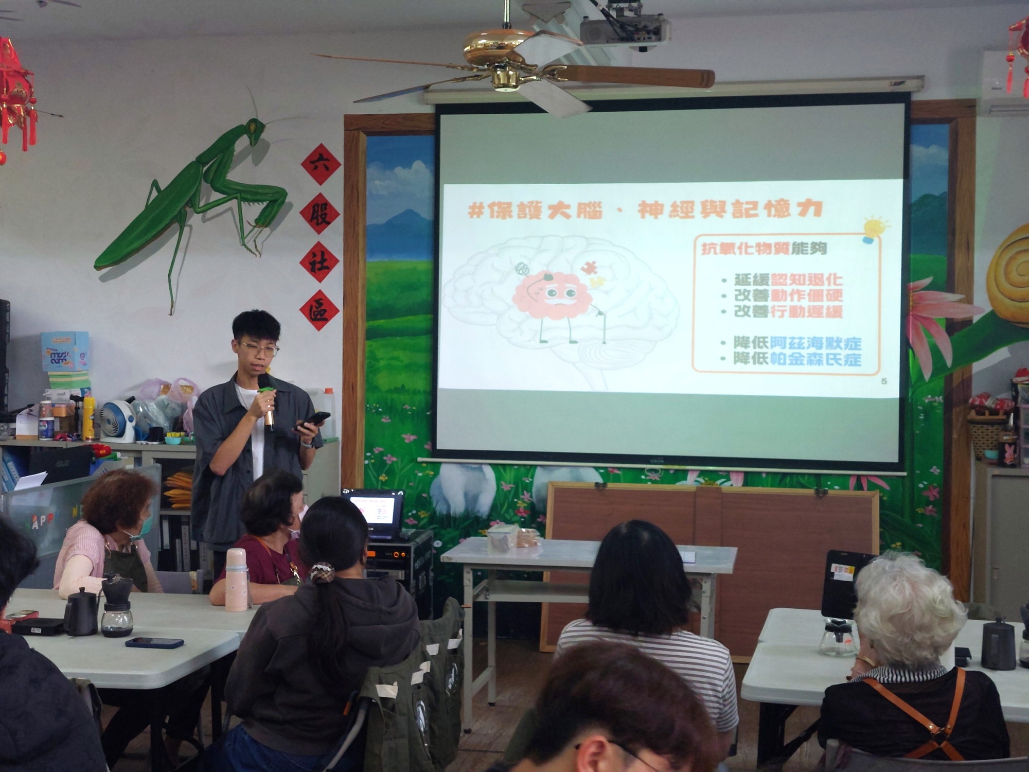 亞大護理學系參與洄游農村競賽的應屆畢業生，升格為「風味咖啡職人實作微學分課程」講師，持續投入青銀培力與社區實踐。